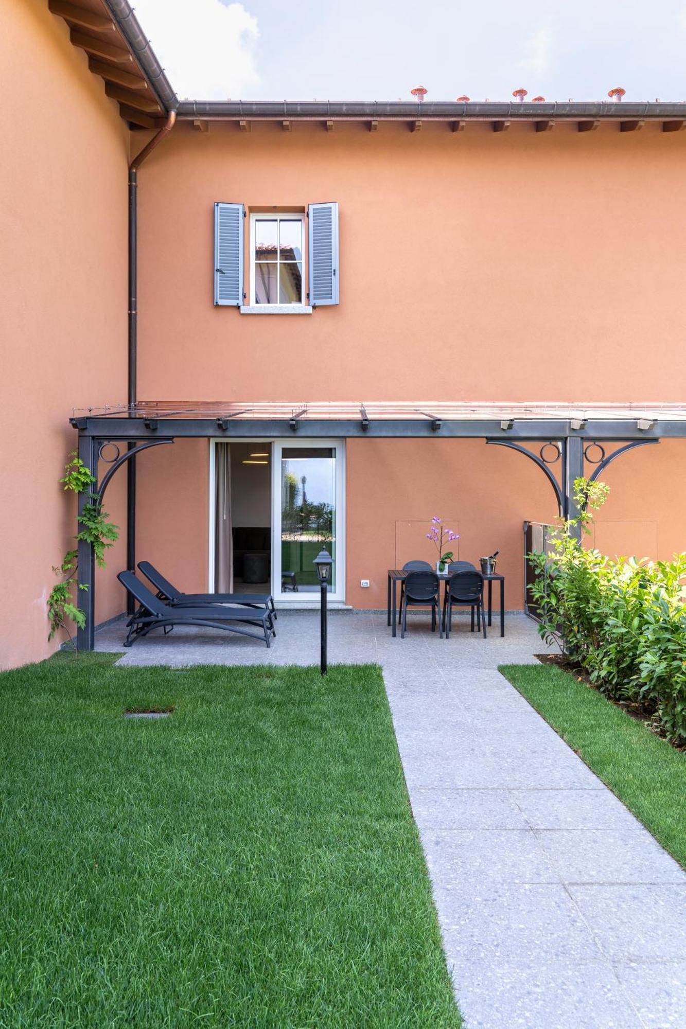 Alex'S Luxury Lake View Apt Pool And Tennis Como Exterior photo