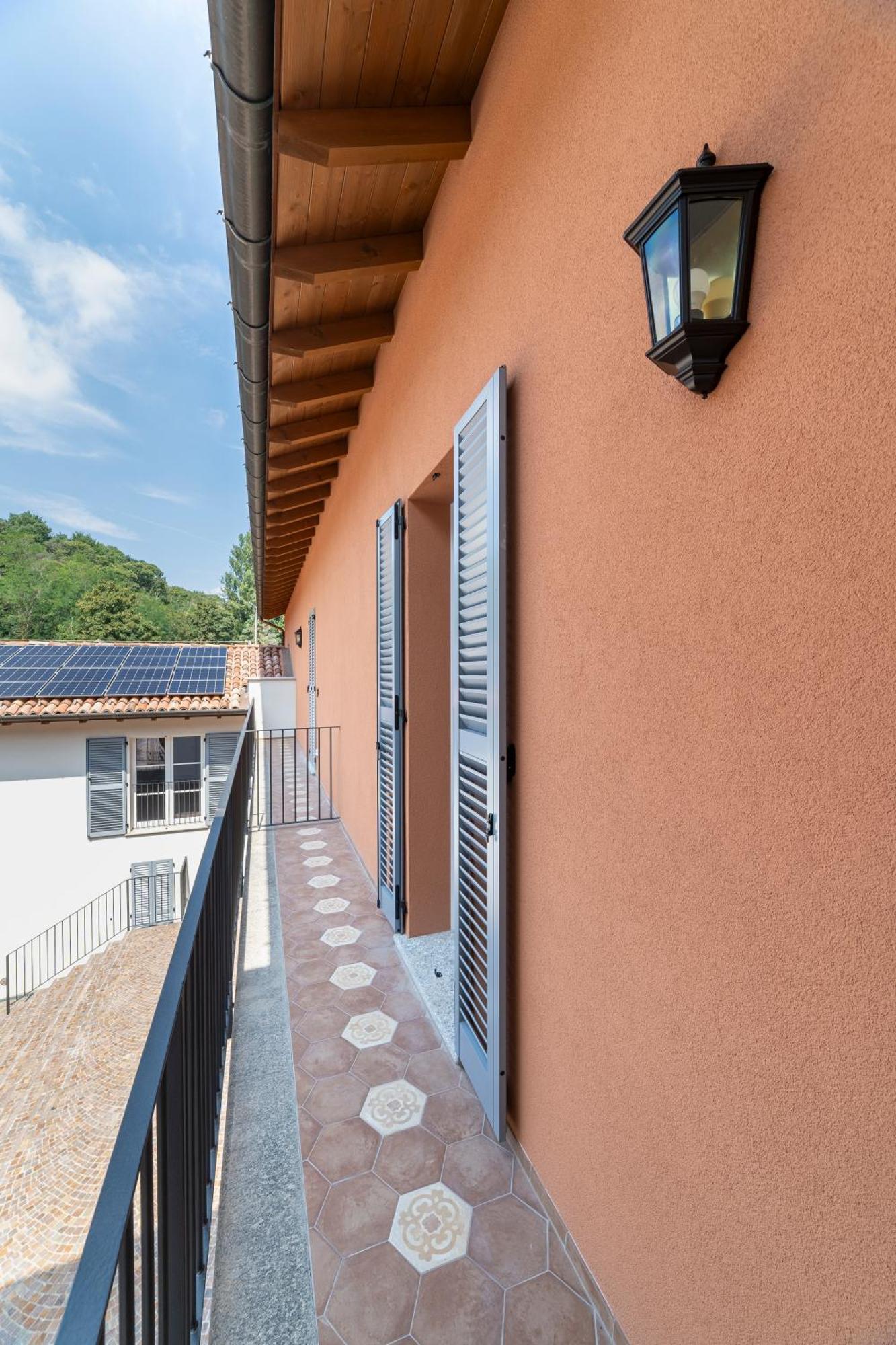 Alex'S Luxury Lake View Apt Pool And Tennis Como Exterior photo
