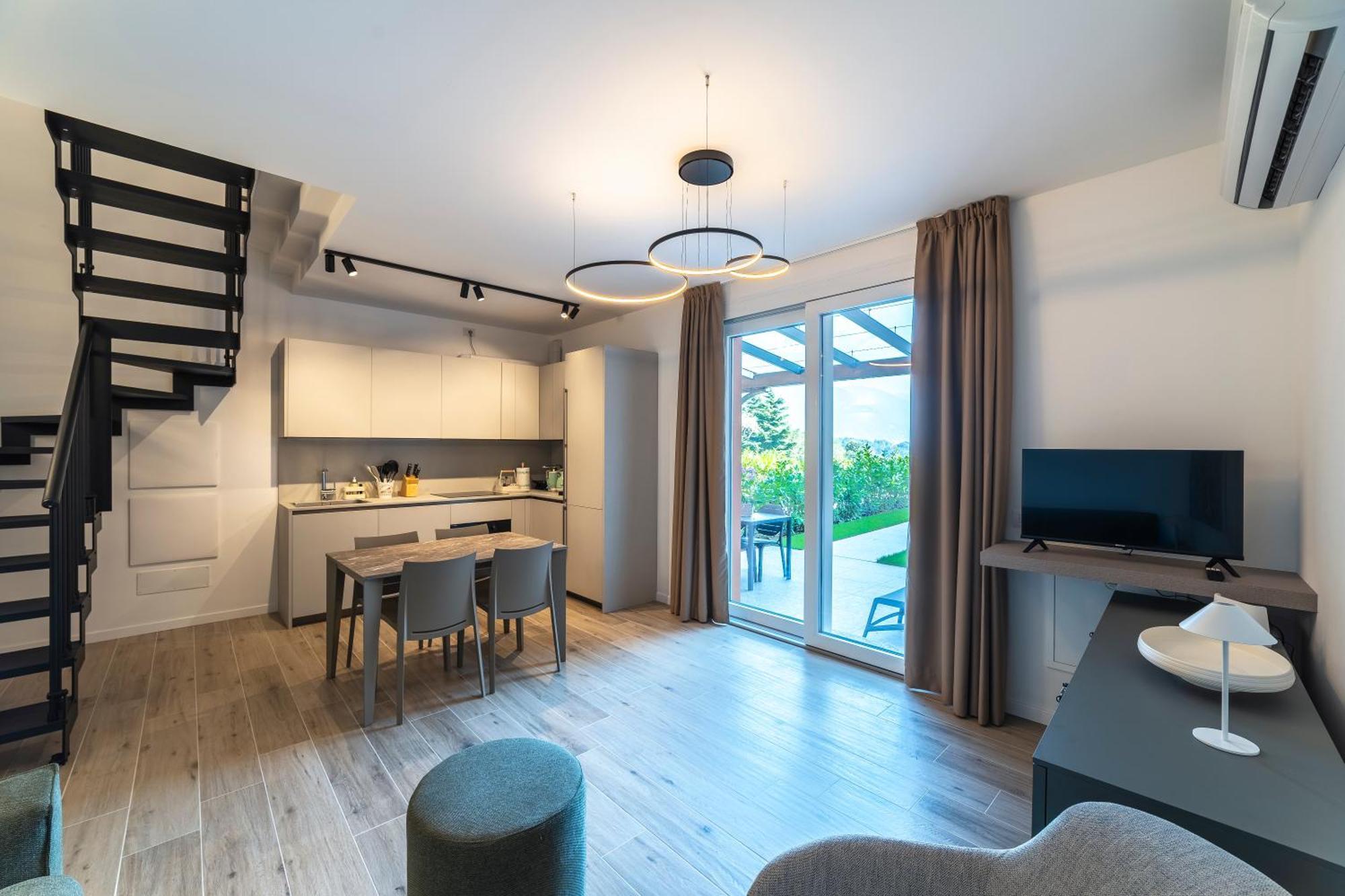 Alex'S Luxury Lake View Apt Pool And Tennis Como Exterior photo