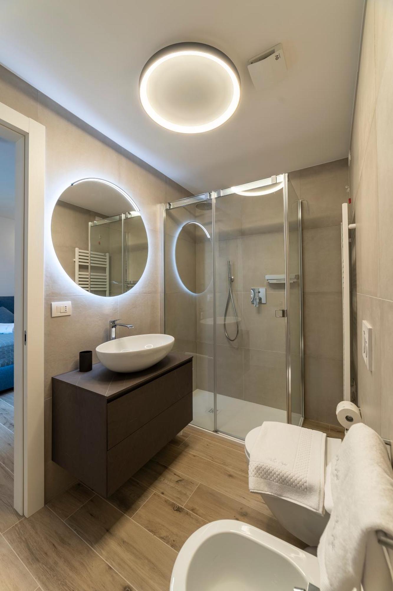Alex'S Luxury Lake View Apt Pool And Tennis Como Exterior photo